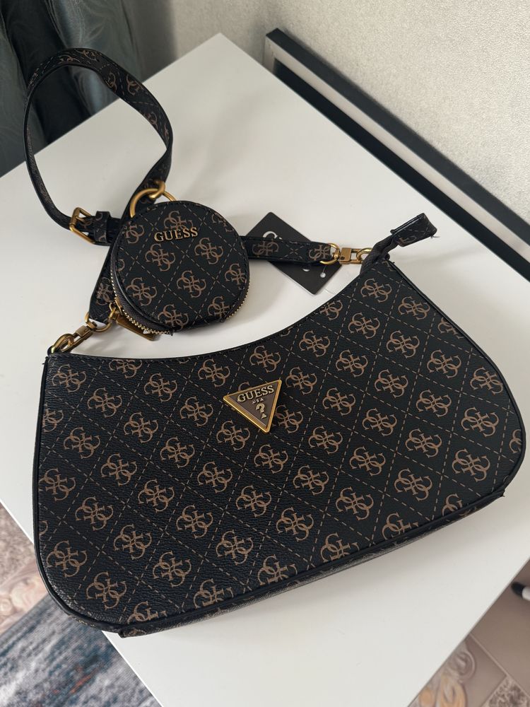 Сумка багет Guess
