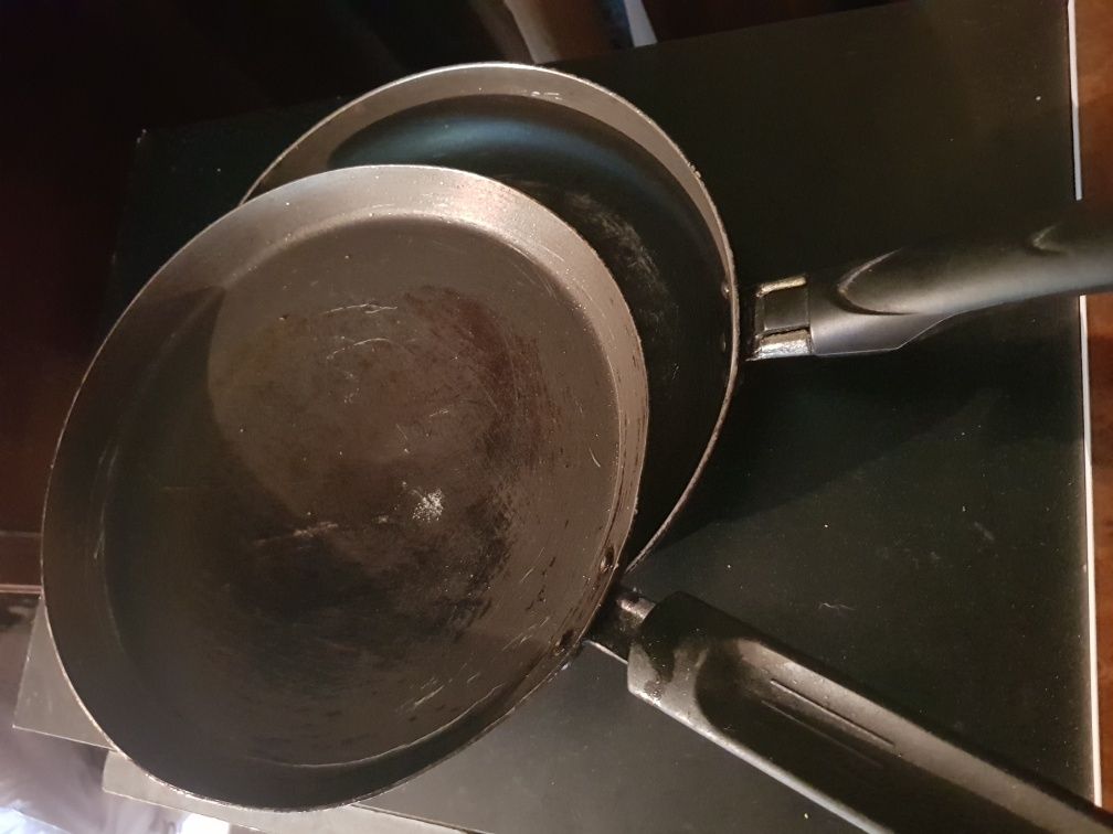 Кастрюля,сковородка ,,хлебница,мантоварка,чайник