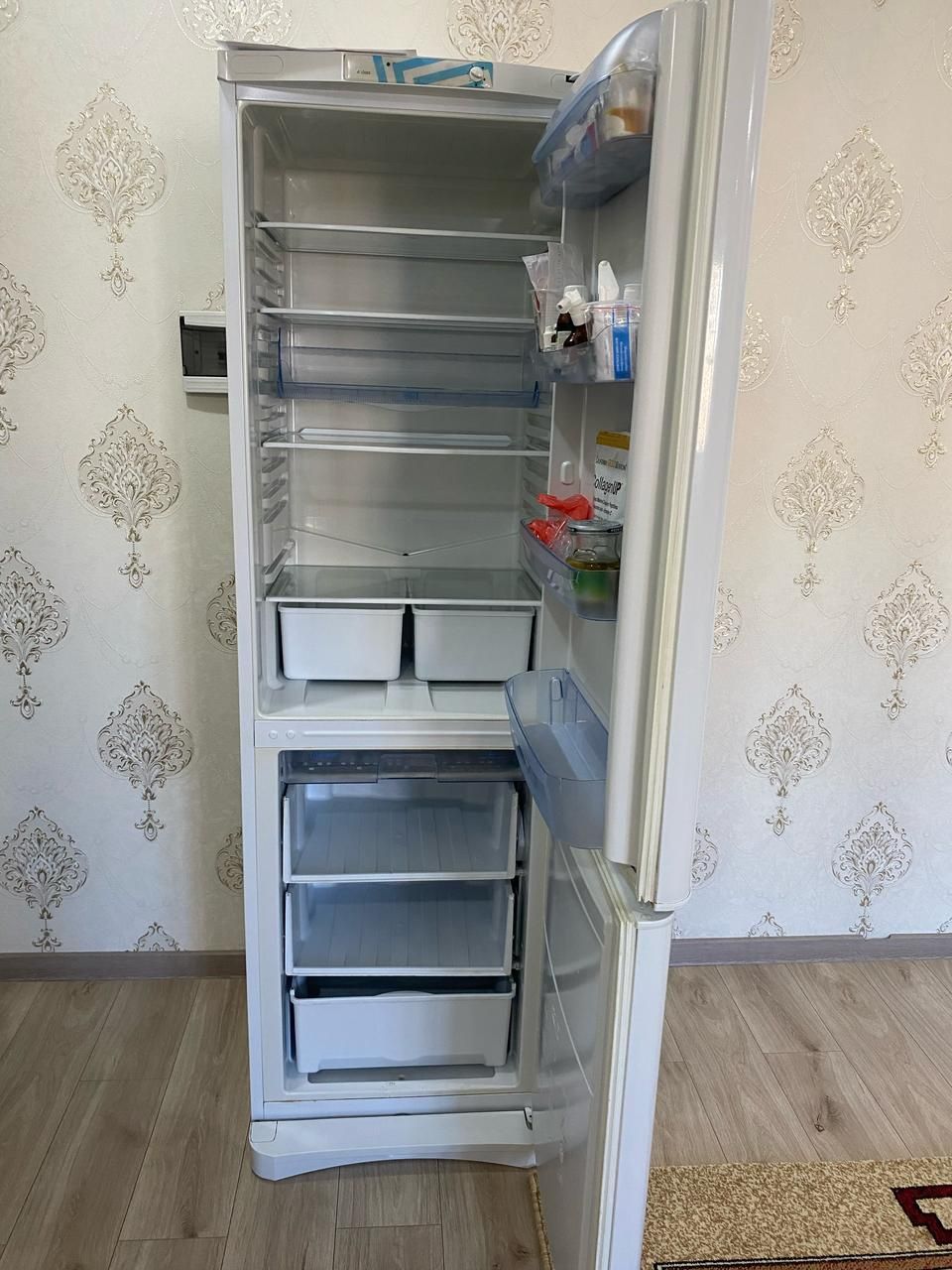Холодильник indesit