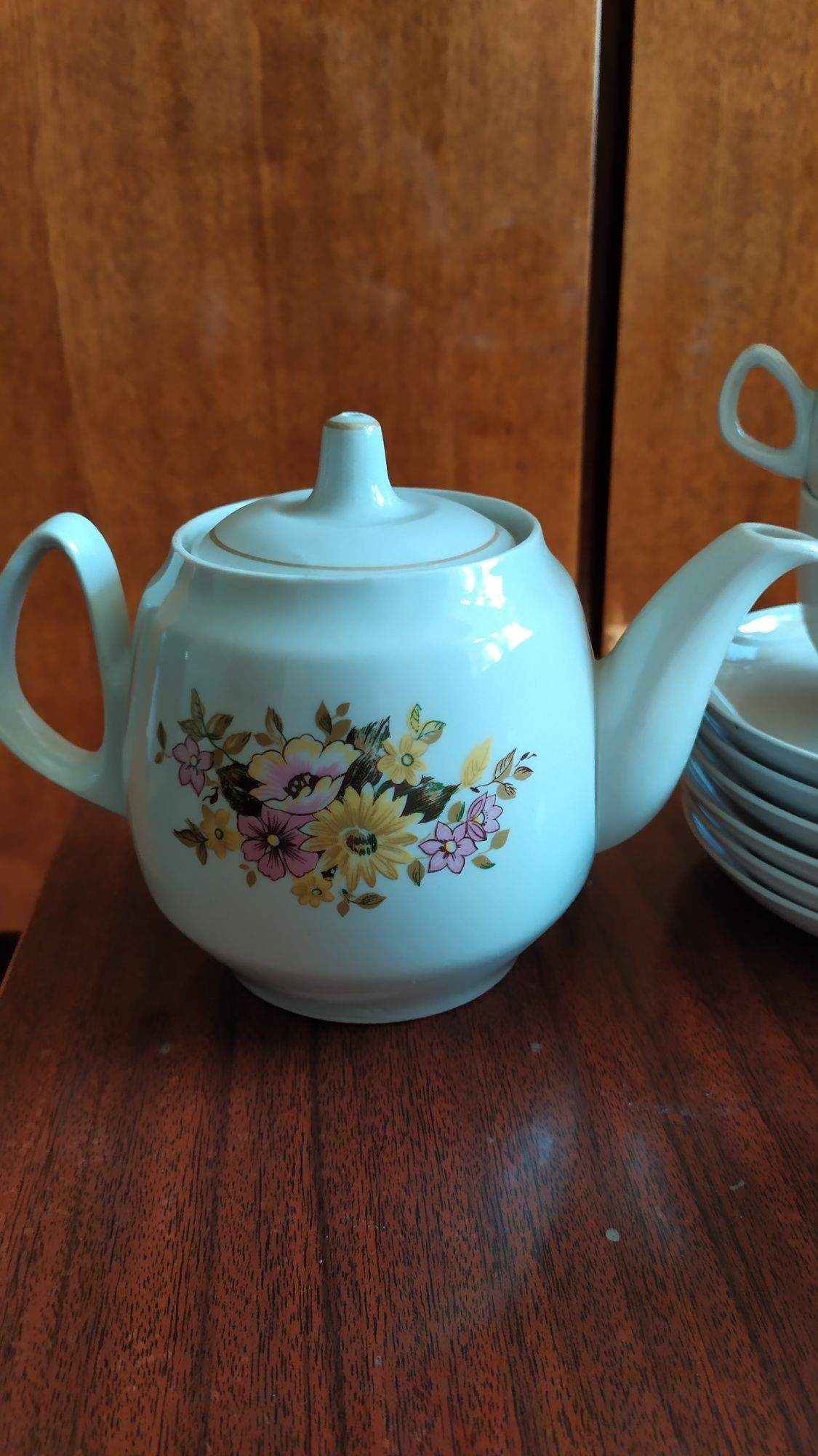 Сервизы чайные. Продам.