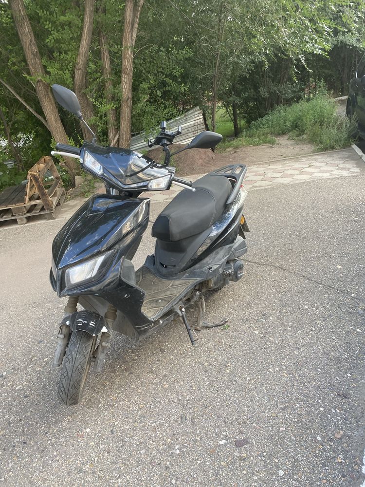Продам скутер на ходу м8