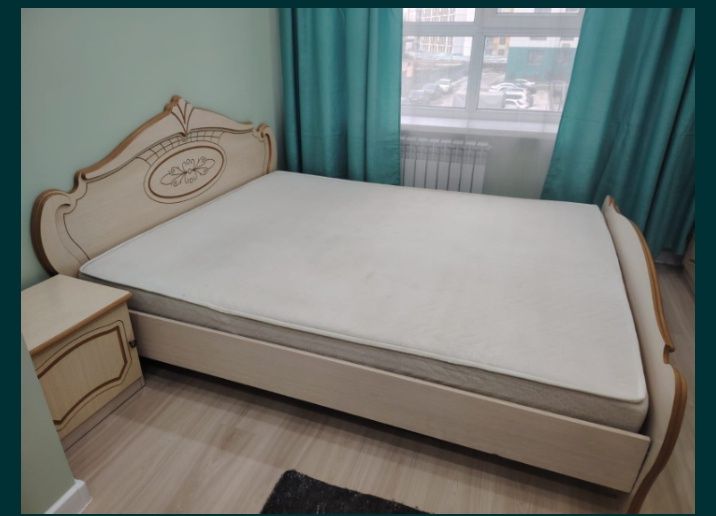Продается двухспальняя кровать с тумбочками. Срочно!!!