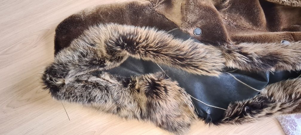 Продам дублёнку двухстороннюю,  женскую.