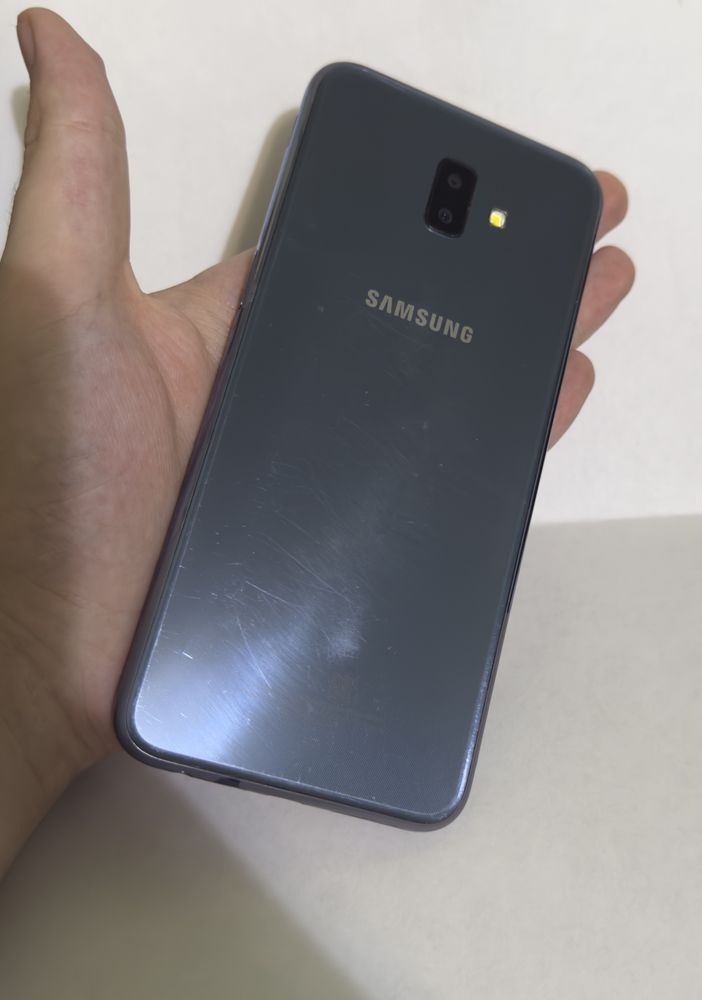 Продам Samsung J6+ на 32 gb