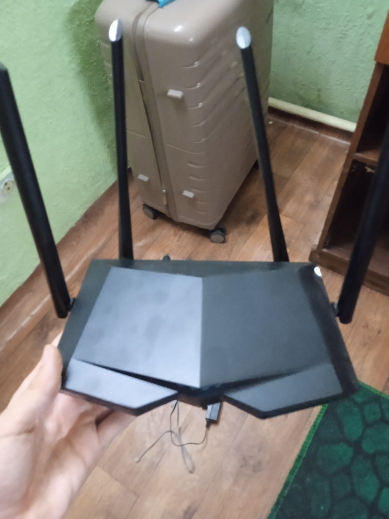 Продаётся вайфай роутер от tenda ac6
