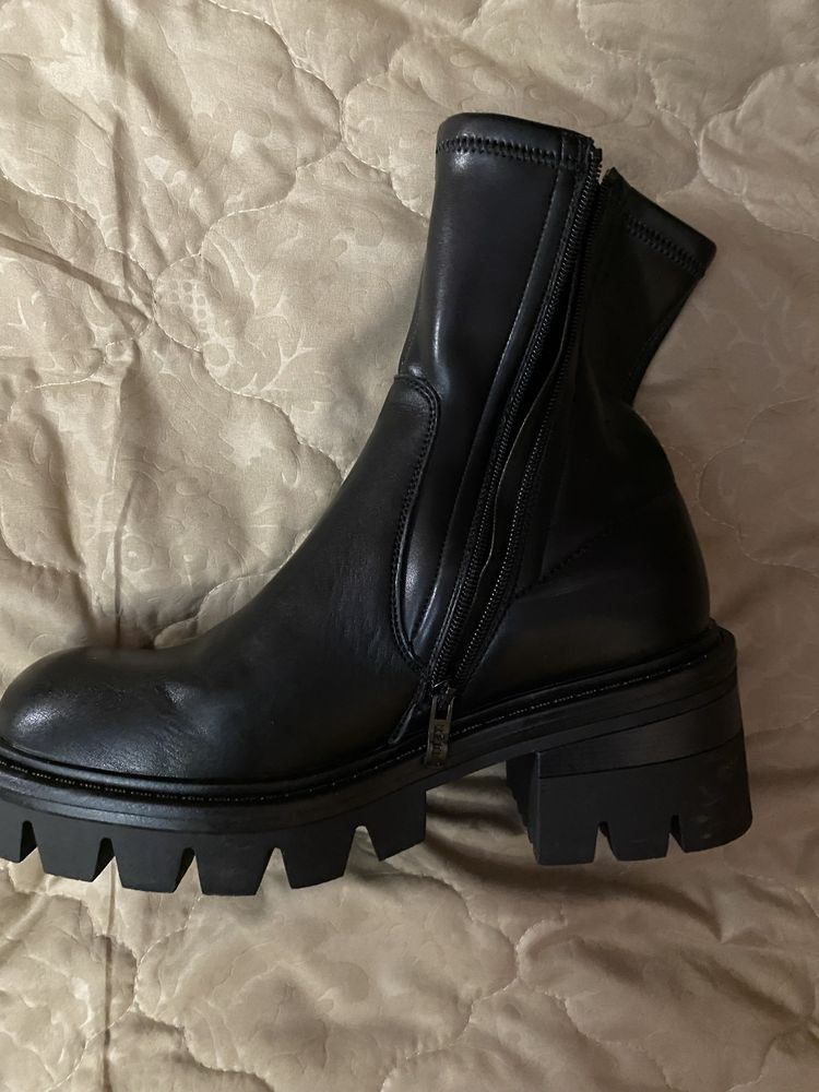 Продам ботинки женские НОВЫЕ