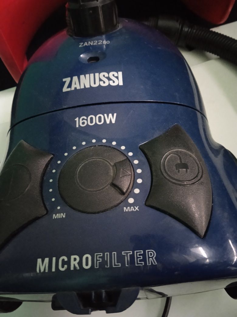 Пылесос Винтажный Оригинал Япония Hitachi Мощьный  РАБОЧИЙ и ZANUSSI