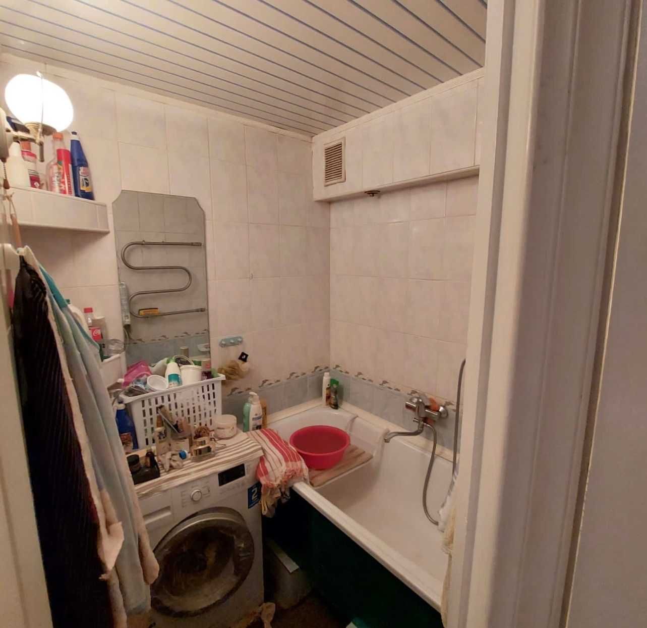 Продаём 3 комнатную квартиру на 6 микрорайоне.