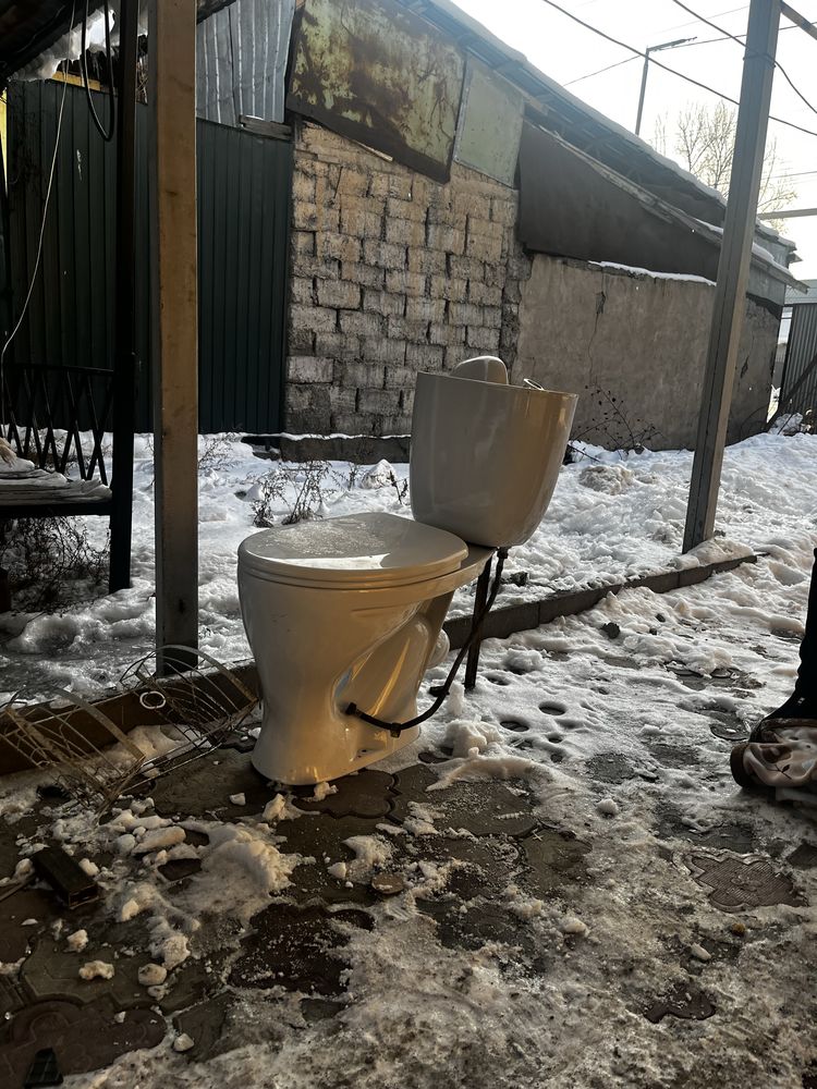 Продам мебель кухненый гарнитор, шкаф,газ, туалет,