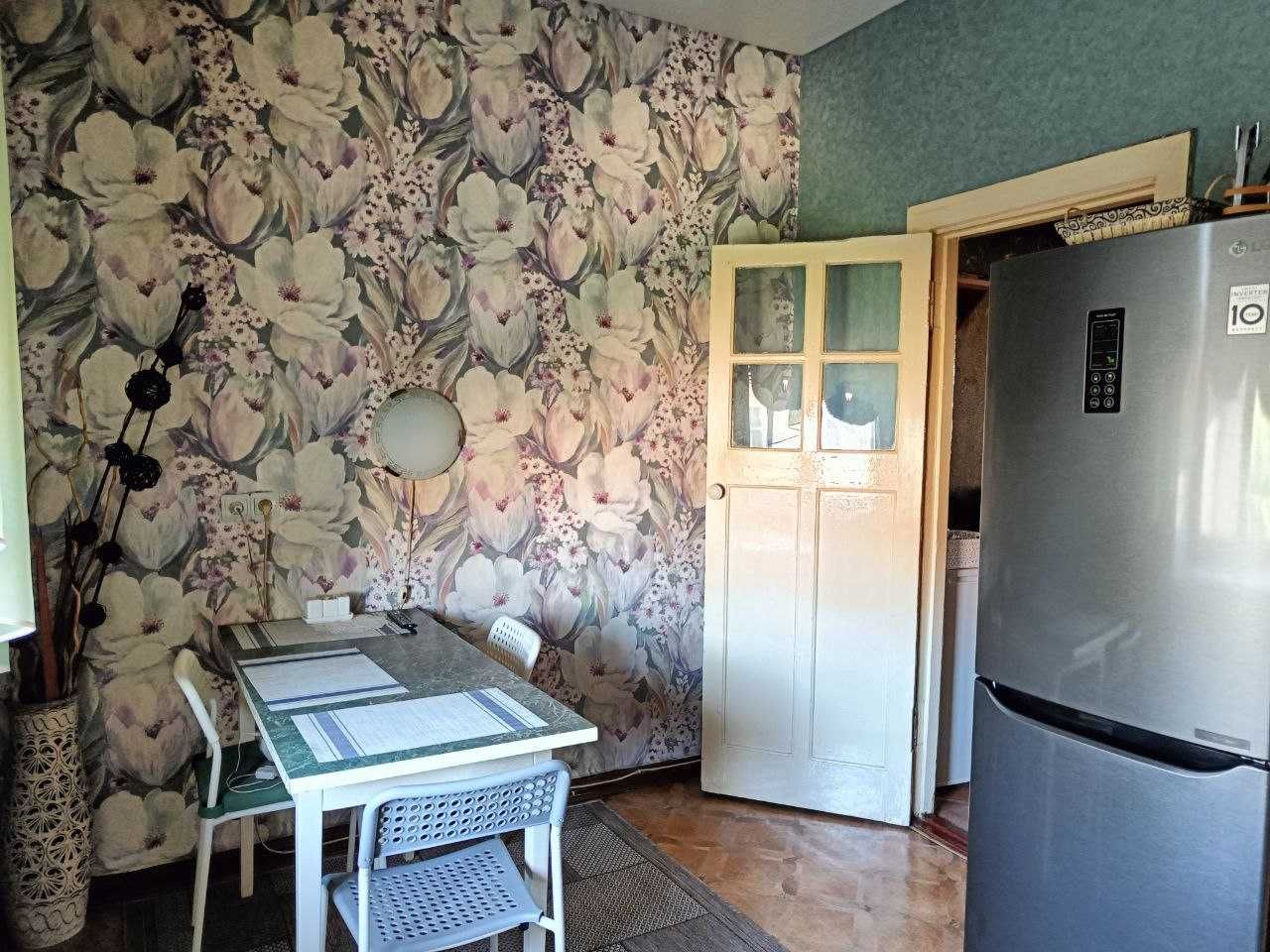 Продается 2-комнатная квартира, «сталинка»,по адресу Н.Назарбаева, 66.