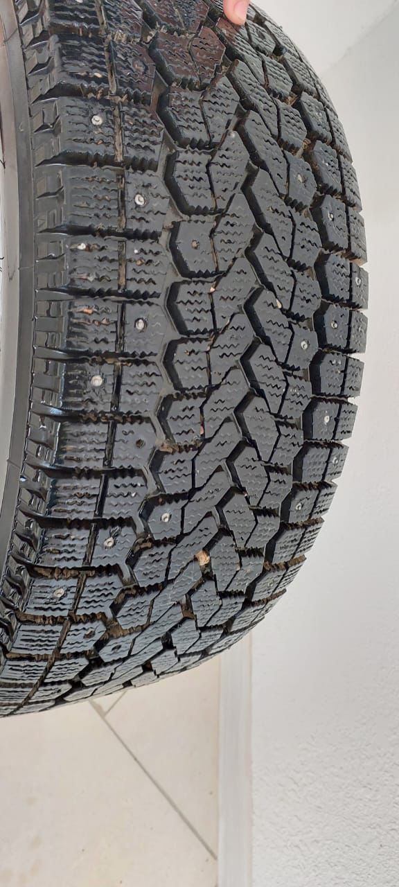 Продаются диски с зимними шинами. Размер - 225/55R16.