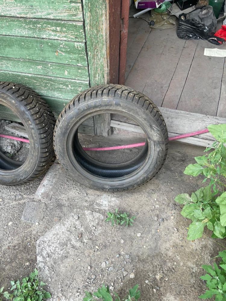 Зимние шины с шипами комплект