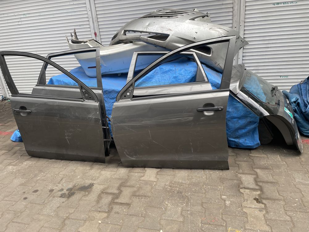 Двери на тойота  матрикс 130 Toyota matrix