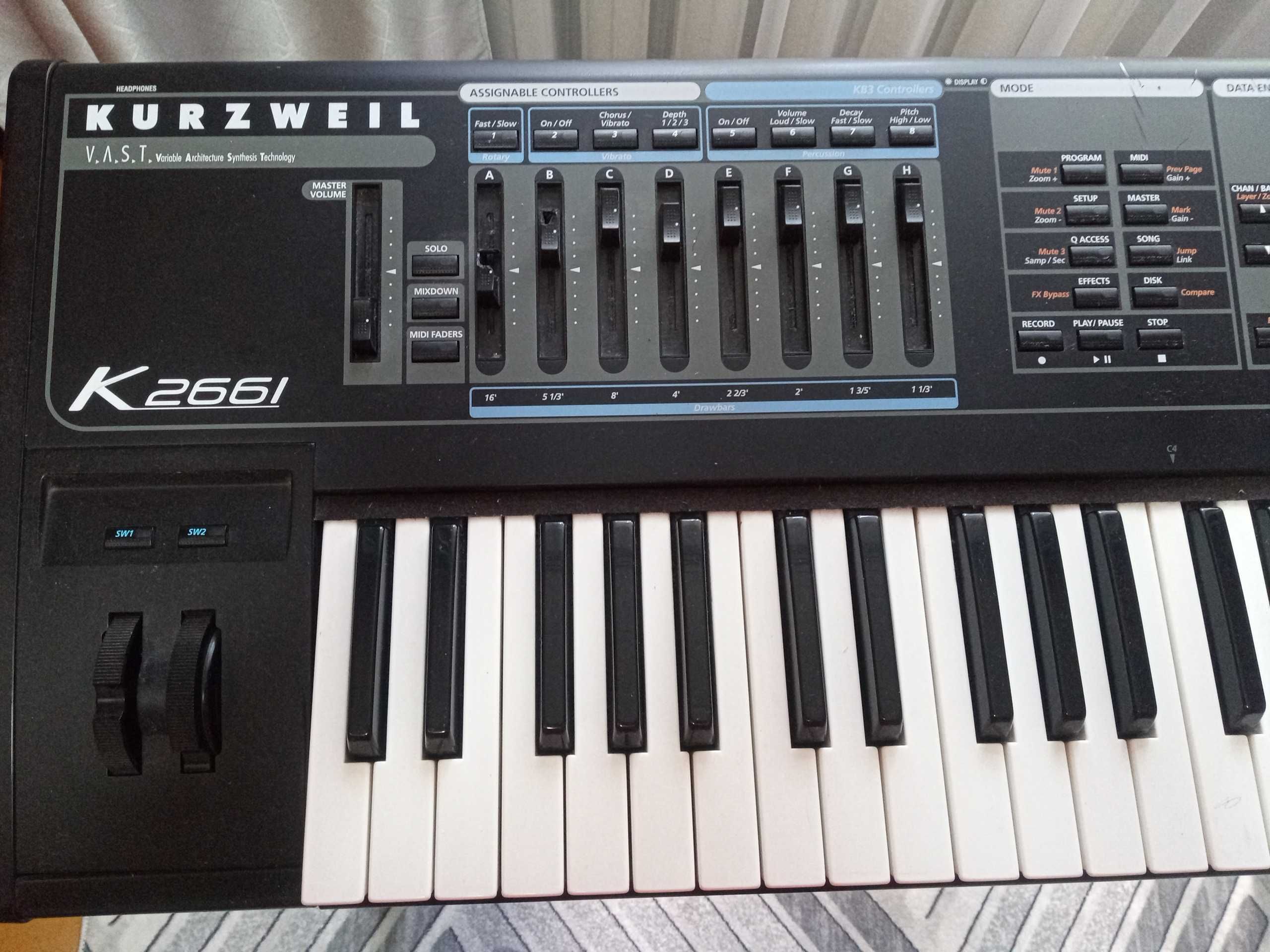 Синтезатор YAMAHA kursweil. K2661