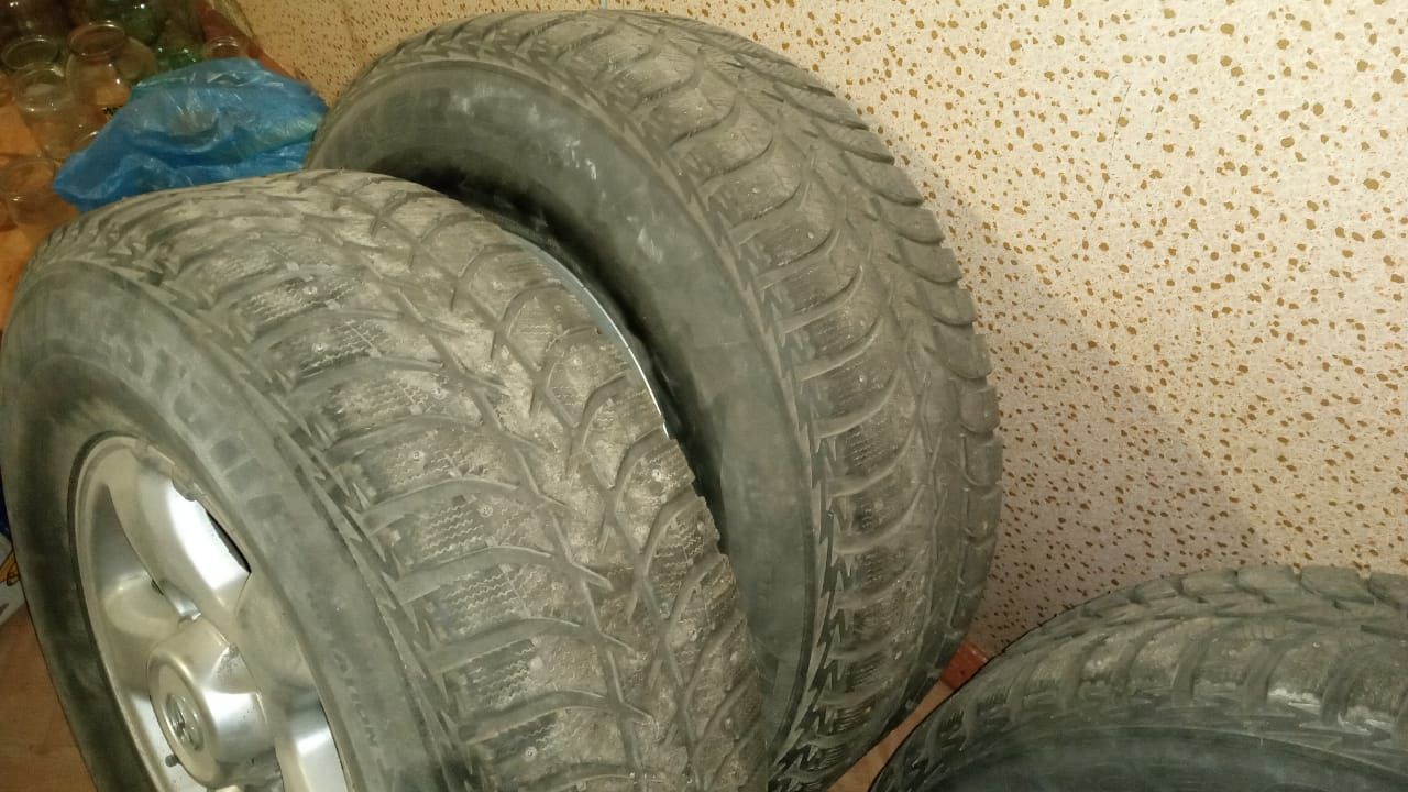 Продам зимнию резину с дисками