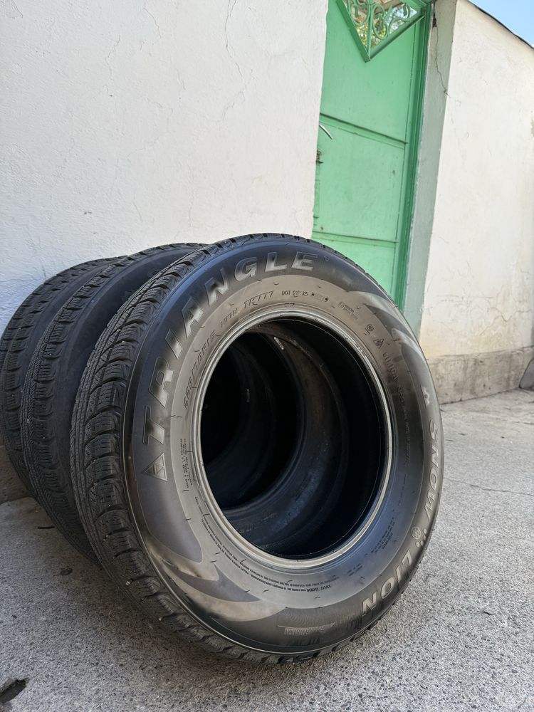Резина зимняя 4 шт сосояние отличное