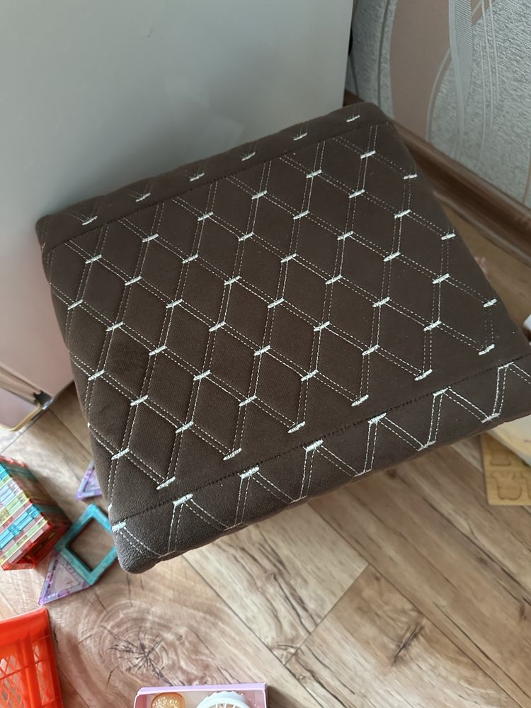 Продам 3 стуля для низкого стола