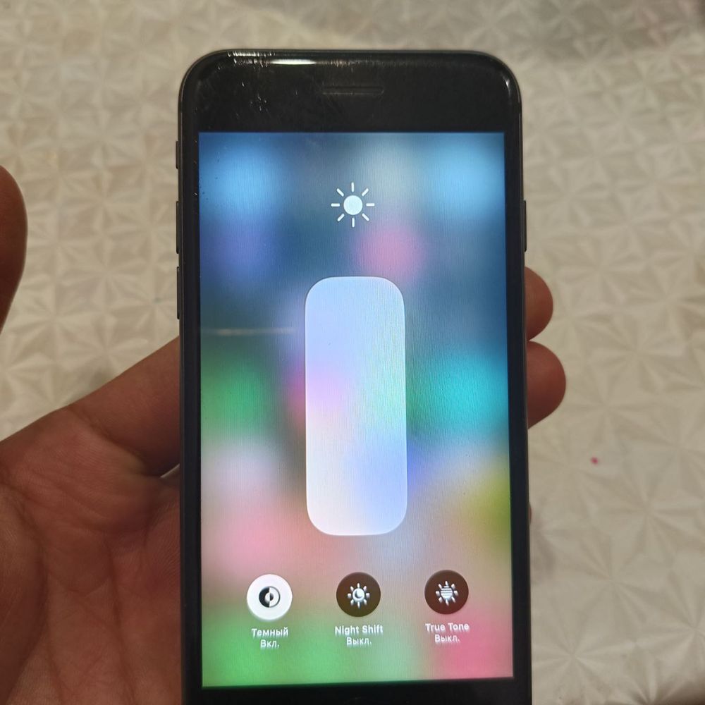 продаю iphone 8.