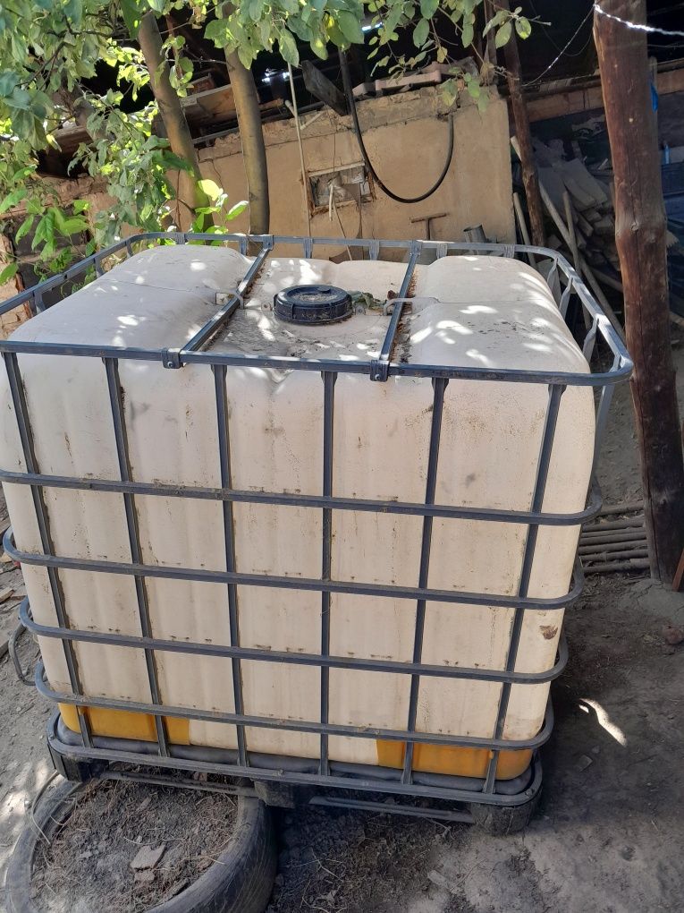 Продам бочку кубовую