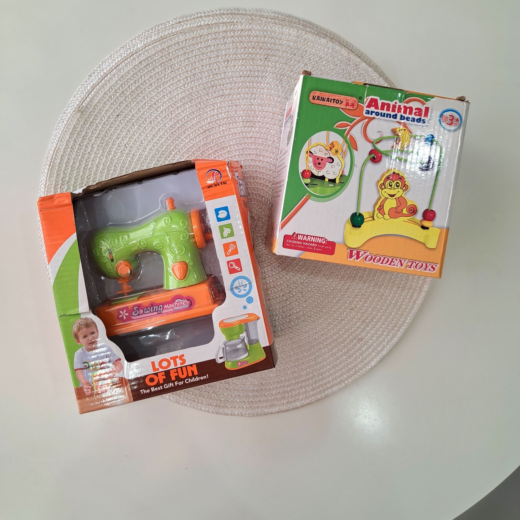 Игрушки: лошадка, каталка, лабиринт, швейная машина, погремушки