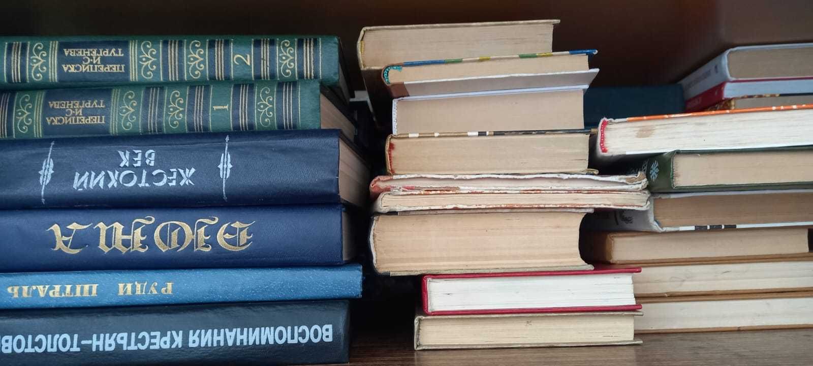 много книг. разные книги