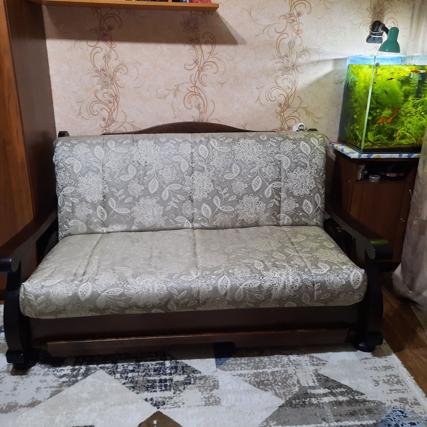 Продам диван кровать раскладной  хорошего качества