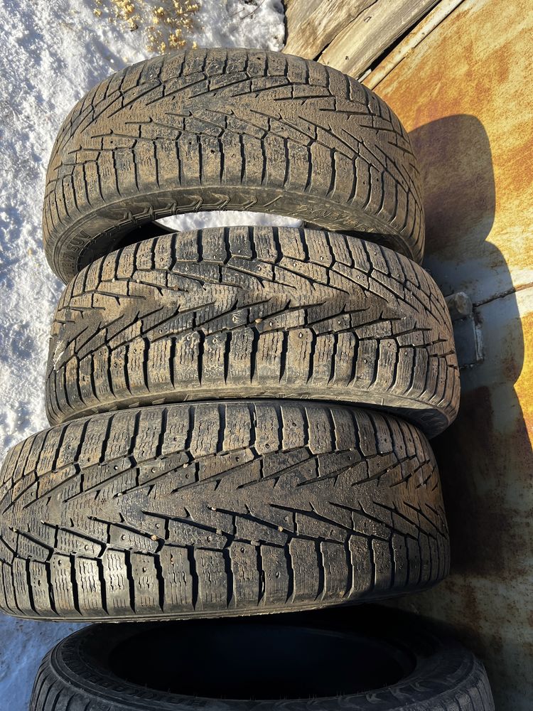 Продам зимнюю резину 245/55 R19 Nokian hakapelita