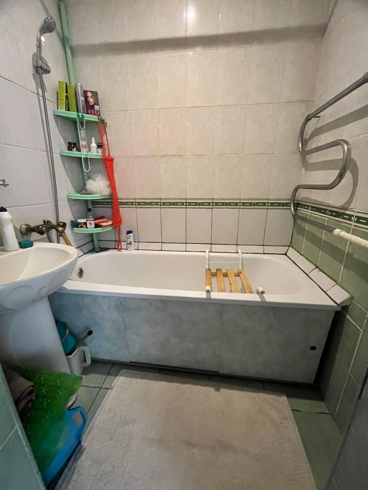 Продается  1 ком кв в Студгородке по ул 30 гвардейской дивизии,35м²