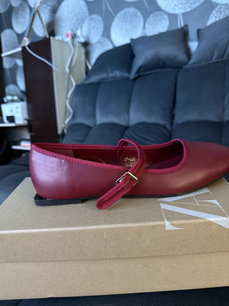 Кожанные балетки Zara. Новые. Р-р 40.