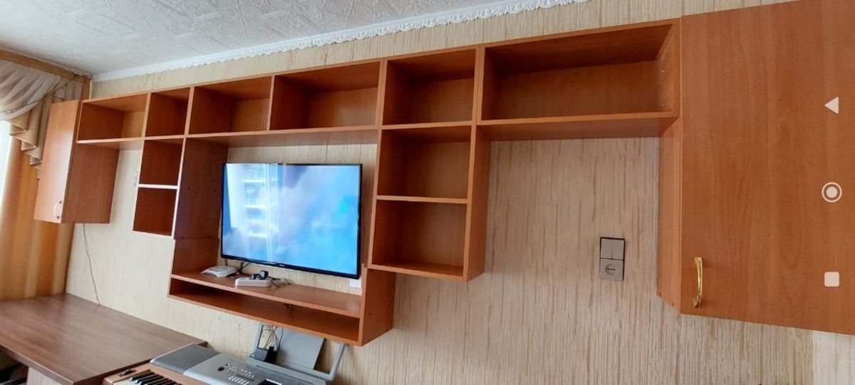 Продам корпусную мебель книжные полки