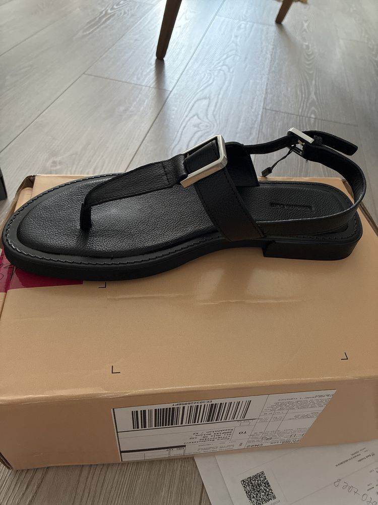 Продам сандалииMassimo dutti