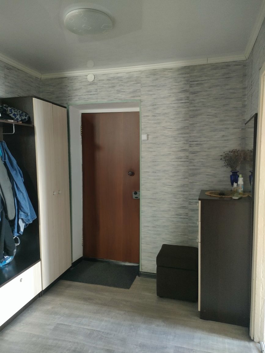 Продам 2-х комнатную квартиру в МКР, дом 9.