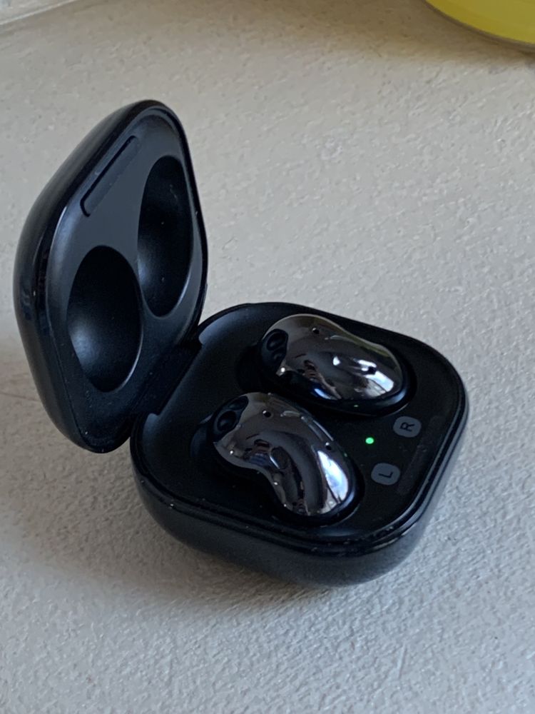 Наушники Samsung Galaxy Buds Live черный