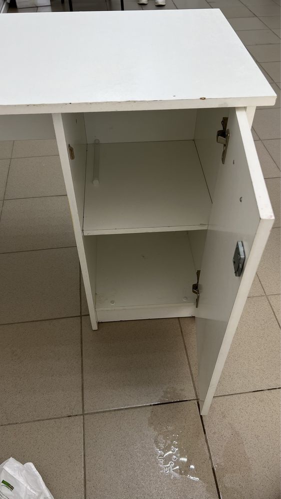 Стол маникюрный с креслом