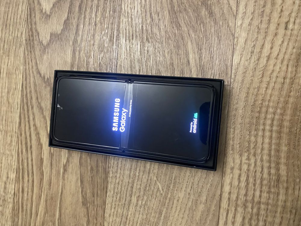 Продам самсунг z flip3