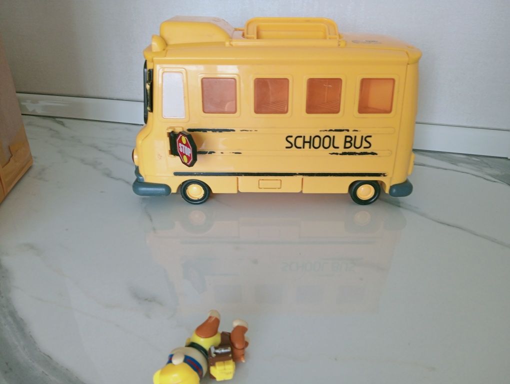 Продам игрушку автобус school bus