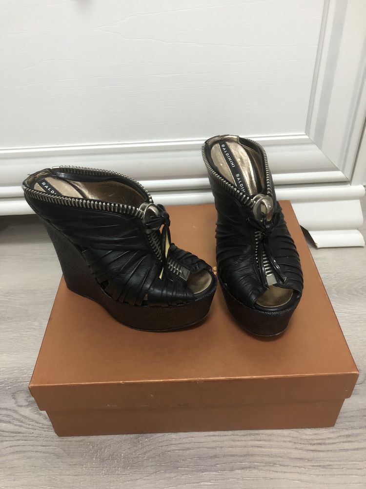Обувь Gucci, GianvitoRossi, Stuart Weitzman, Baldinini и др.