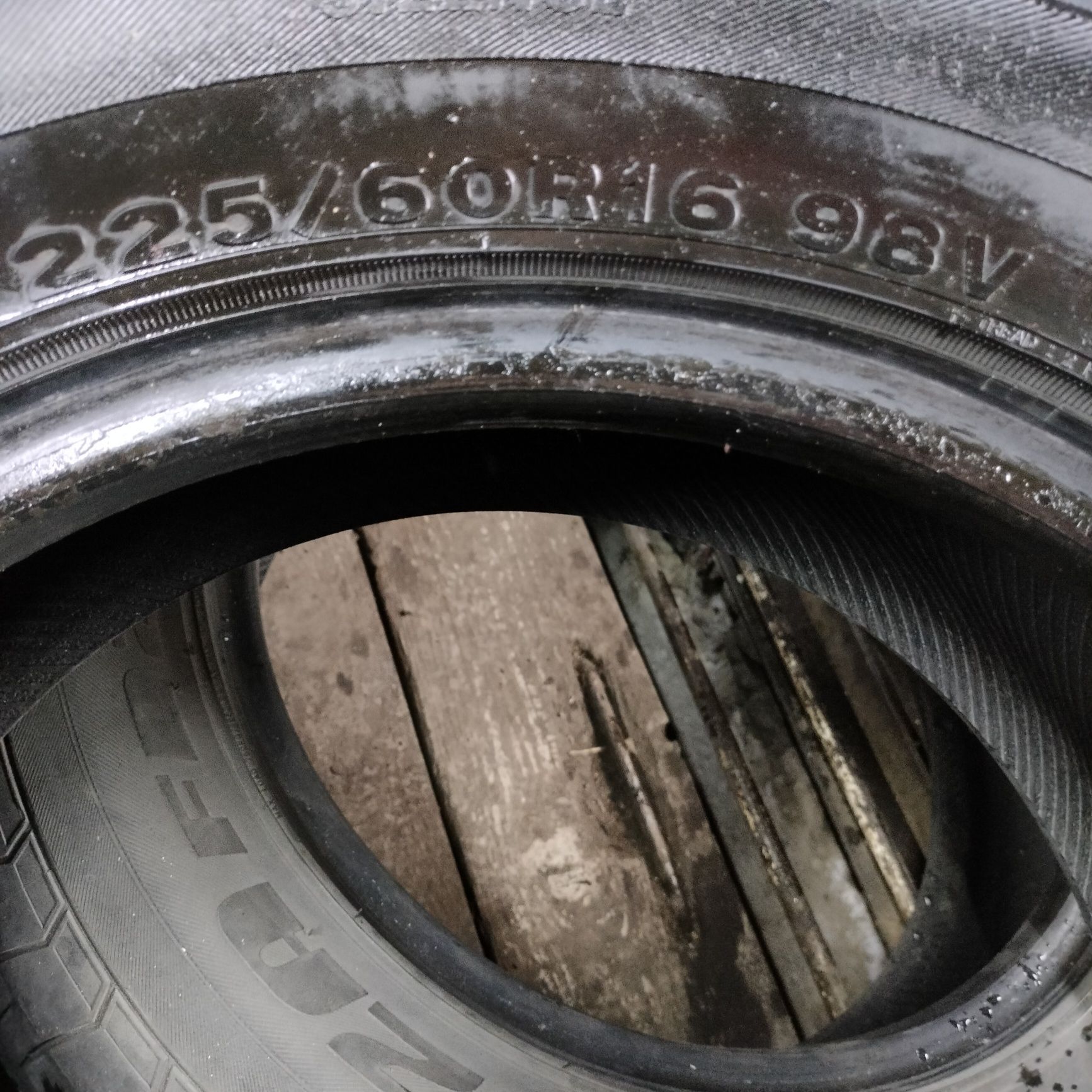 Продам шины б/у 215/65/R16