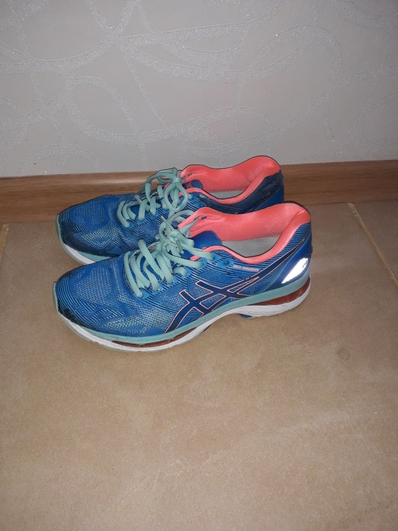 Женские фирменные кроссовки Asics размер 39.5