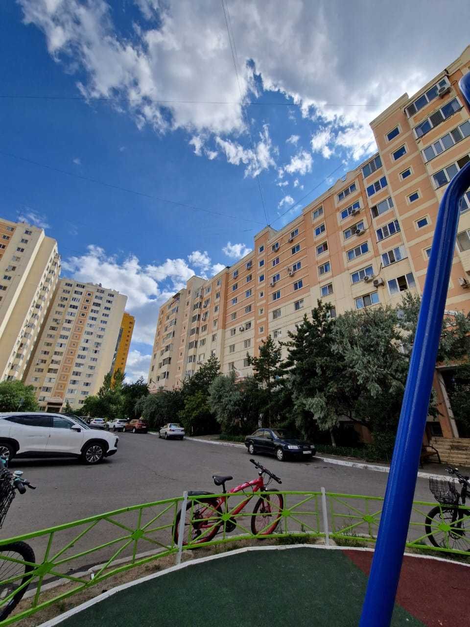 продается 4х комн.квартира.  Мкрн.Самал.   г.Астана