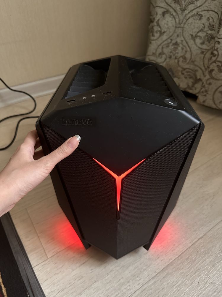Продается игровой процессор Lenovo Ideacentre Y720 Cube с клавиатурой