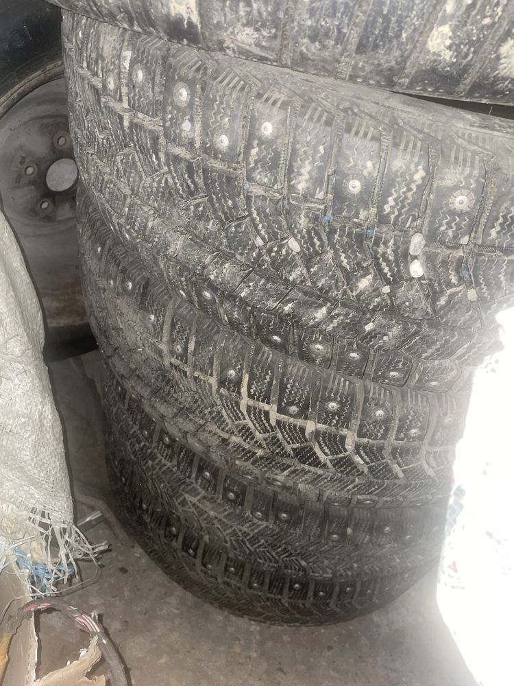 Комплект зимних шипованных Шин