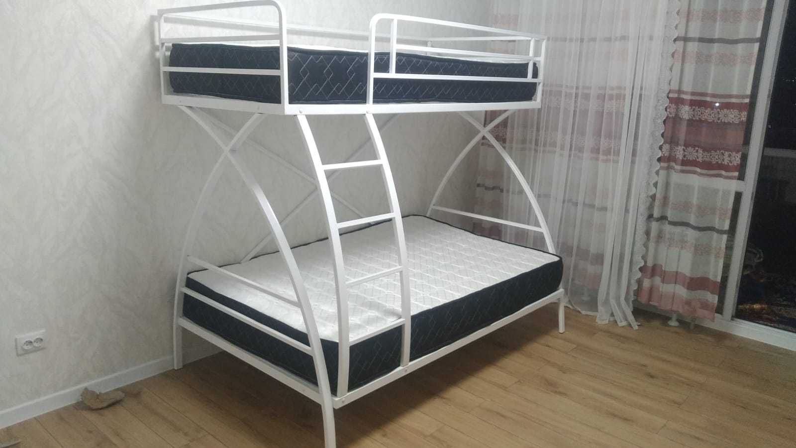 Металлическая двухъярусная кровать (двухярусная). Доставка бесплатно.