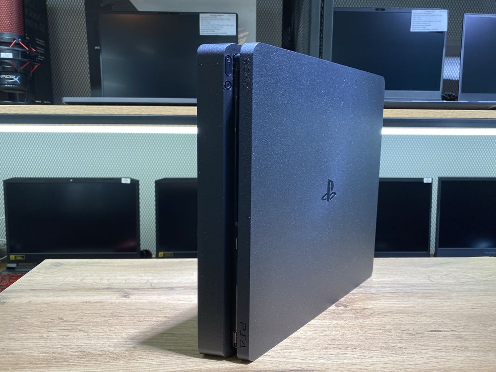 Sony PlayStation 4 Slim, 1 TB, 2 джойстика, 10473/А10