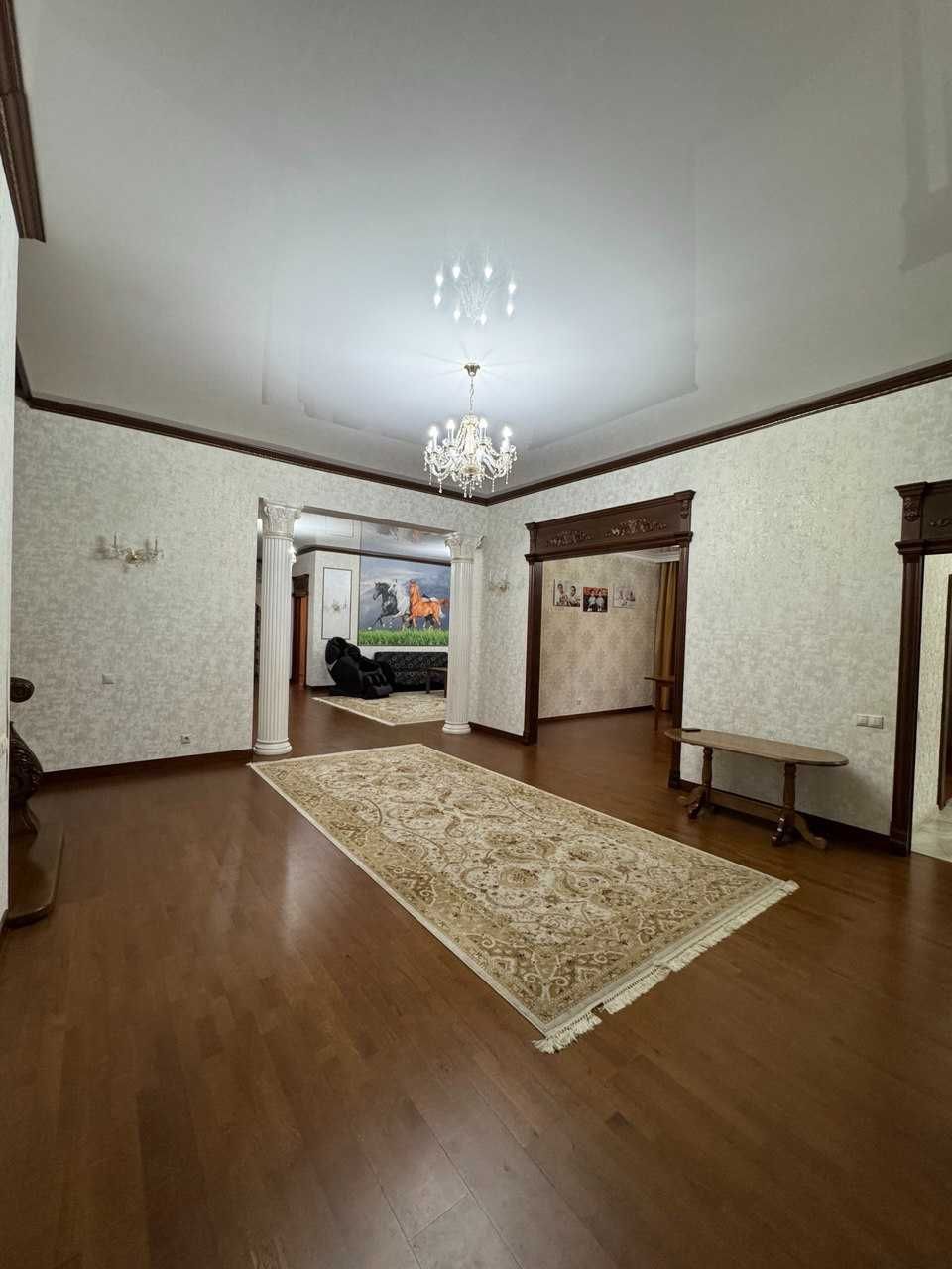 Продам коттедж в Кирпичном (600 квадратов)