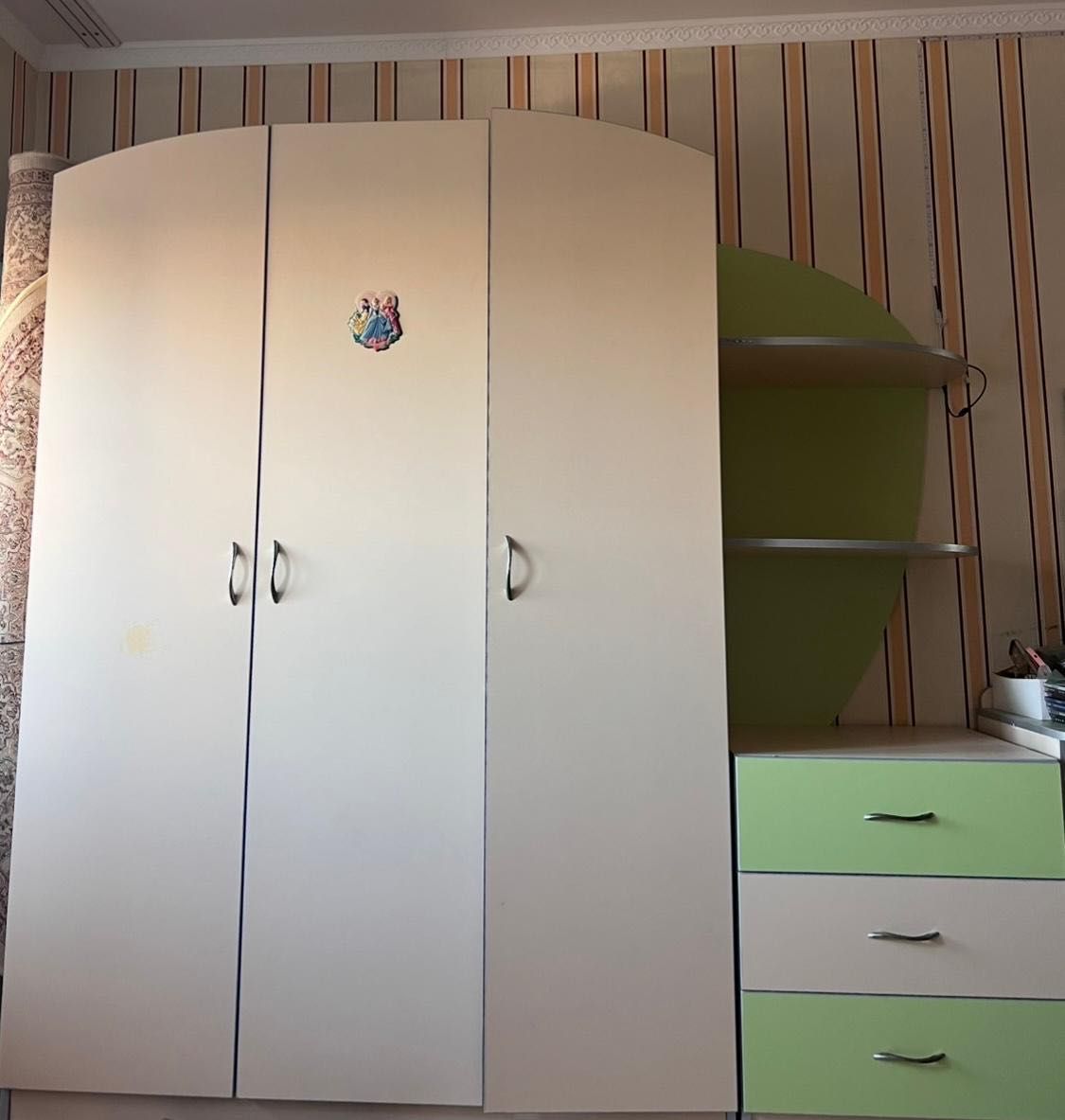 Продам шкаф, кровать и стол СРОЧНО!!!