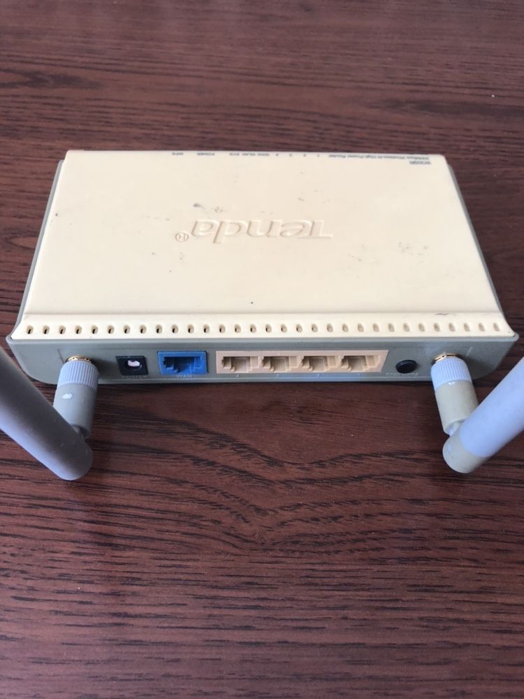 Wi-Fi router Tenda W309R в хорошем состоянии