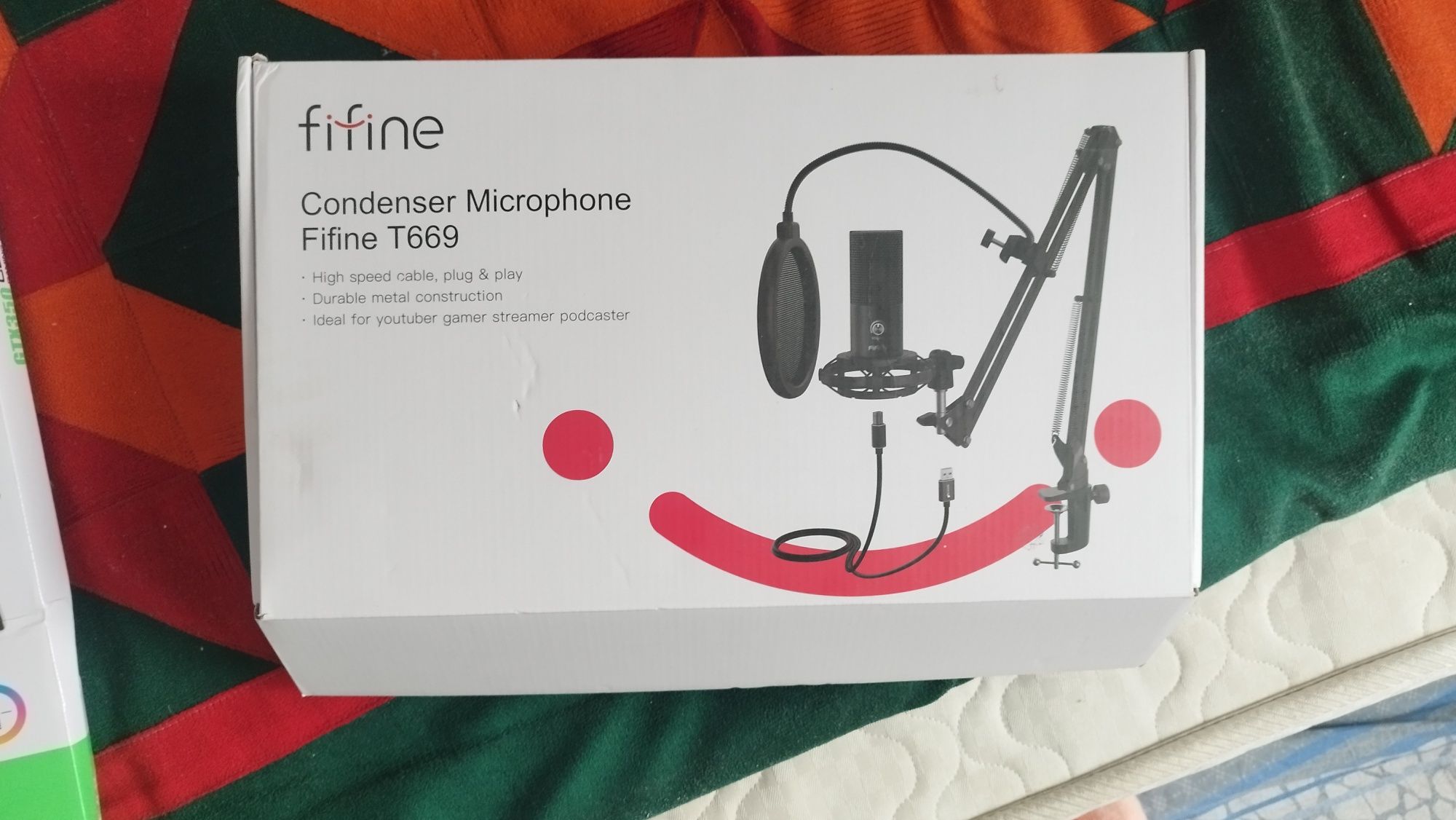 Продам микрофон Fifine T669