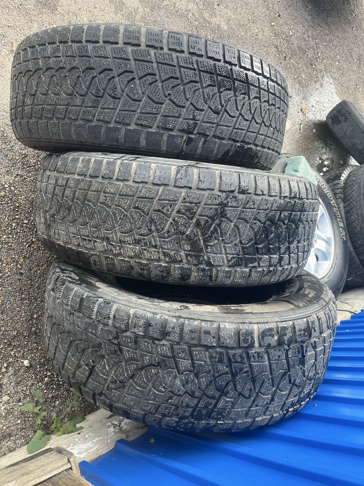 Продам 275/65 R17  3 балона