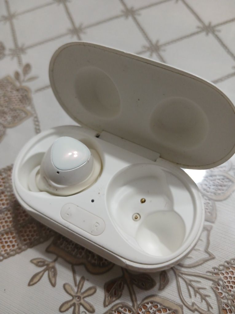 Беспроводные наушники (Galaxy Buds+ (21AB))